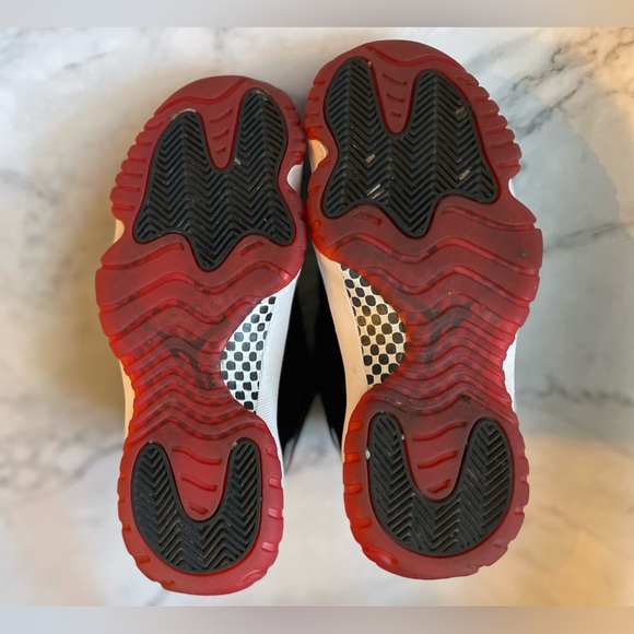 Jordan 11 Playoff Bred (2019) RARE FIND AT THIS PRICE - Picture 14 of 16
